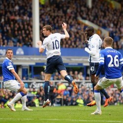 Taktik Sempurna Martinez Dirusak Kelalaian Tiga Bek Tengah Everton