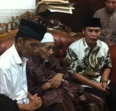 Wejangan Mbah Mun ke Jokowi, Harus Bisa Sinergikan Islam dan Nasionalis