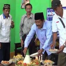 Ketua DPC Demokrat Sumenep Dipecat, Pengurus PAC Gelar Tumpengan