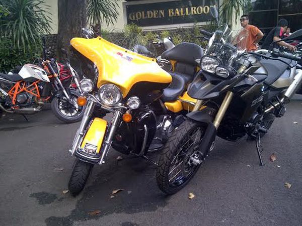 Gaya Kongkow Komunitas Moge