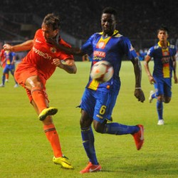 Penalti Gustavo Lopez Menangkan Arema atas Persija