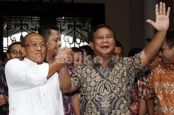 Jelang Pertemuan Ical-Prabowo, Petinggi Gerindra Berdatangan Naik Heli
