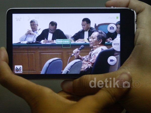 Mahfud MD Bersaksi untuk Akil Mochtar