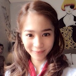 Dikabarkan Jadi Istri Kedua Bos PH, Bunga Zainal Tertawa