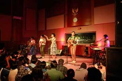 Ketika White Shoes and the Couples Company Merilis Vinil di Lokananta