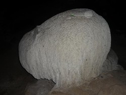 Batu Menangis di Gua Ngalau Indah, Payakumbuh