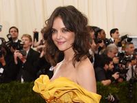 Katie Holmes Tampil Bak Princess di Met Gala 2014