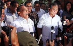 Potret Kemesraan Prabowo-Ical Saat Kencan di Bukit Hambalang