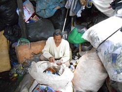 Pak Mumun Pemulung Sampah Rindu Bertani di Zaman Soeharto