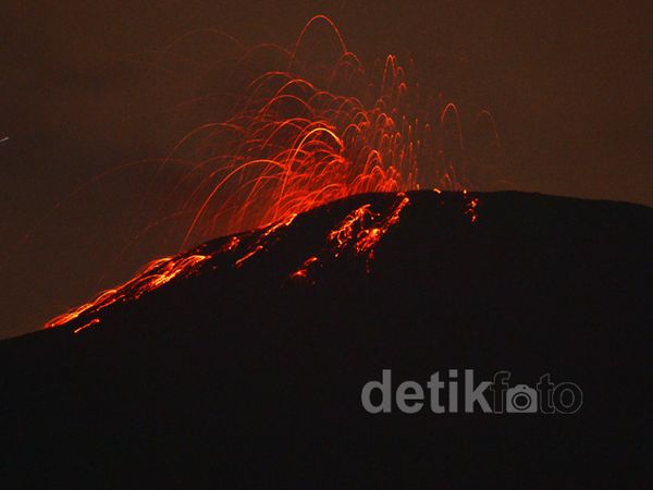 Guguran Lava Pijar Gunung Slamet