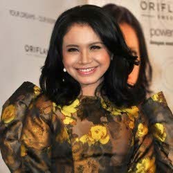 Stockholm Jadi Tempat Syuting Video Klip Terbaru Rossa