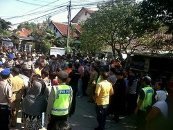 Rekonstruksi di Rumah Pasutri, Kelima Pembunuh Disoraki Warga
