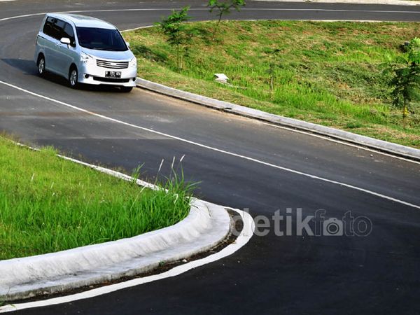 Menjajal NAV1 di Jalanan Jakarta
