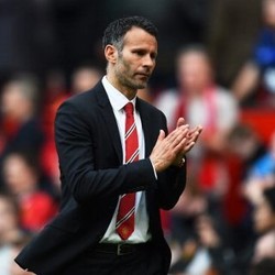 Giggs Dengarkan Masukan Bruce, Kecuali Soal Hull City