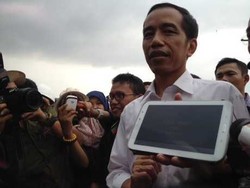 Ini Gaya Jokowi Ajari Main Game Aku Rapopo