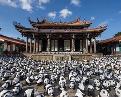 Instalasi 1.600 Patung Panda Hiasi Jalanan Hong Kong Hingga New York