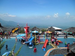 Pemandian Air Panas di Garut dengan Pemandangan Ala Swiss