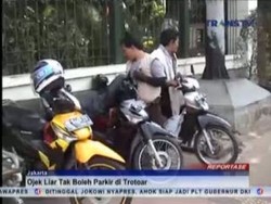 Panik Dirazia, Tukang Ojek Tinggalkan Motornya