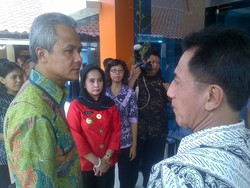 Distribusi Pelat Nomor Kendaraan Terhambat, Ganjar Tinjau Kantor Samsat