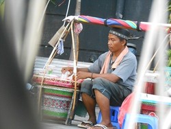 Bang Herman Pedagang Selendang Mayang Mimpikan Rhoma Irama Jadi Presiden