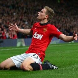 Debut Manis James Wilson