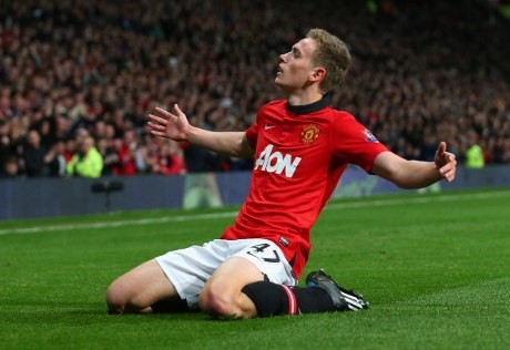 Debut Manis James Wilson