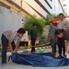 Jatuh dari TP Lantai 6 , Seorang Pria Diduga Pengunjung Tempat Dugem Tewas