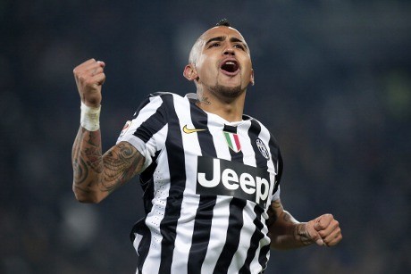 Cedera Lutut, Vidal Naik Meja Operasi