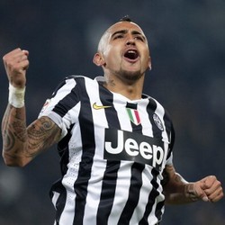 Cedera Lutut, Vidal Naik Meja Operasi