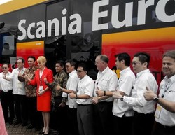 Ahok Coba Bus Scania yang Bakal Jadi Armada TransJ