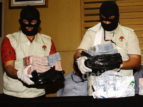 KPK Pamerkan Uang Suap Bupati Bogor