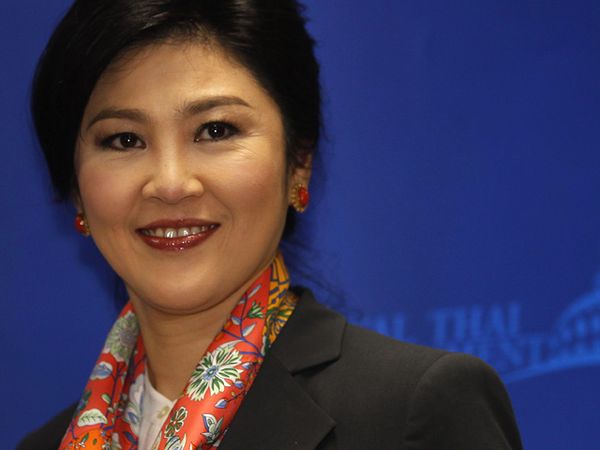 PM Yingluck Shinawatra Diberhentikan