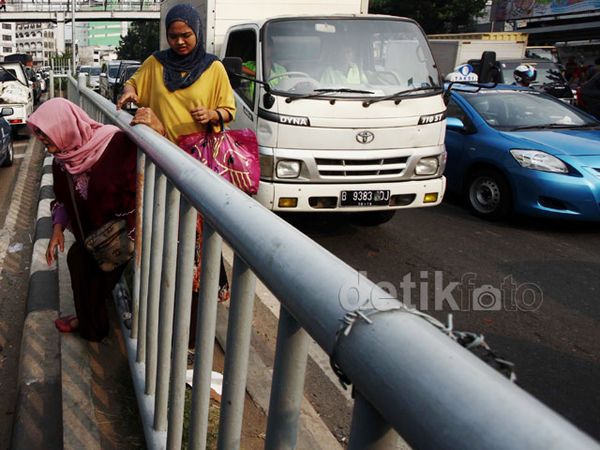 Perilaku Tak Tertib Pejalan Kaki