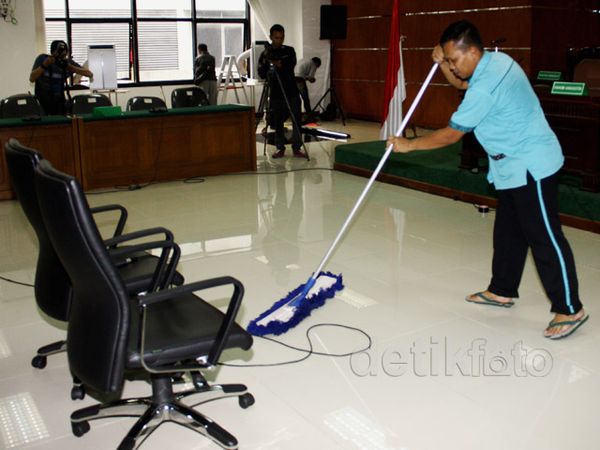 Jelang Boediono Bersaksi, Ruang Sidang Dibersihkan
