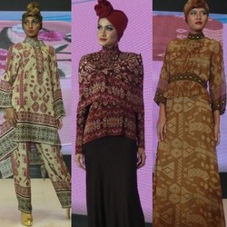 Foto: Koleksi Terbaru Itang Yunasz untuk Umrah & Lebaran