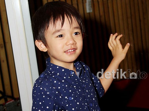 Uno, Putra Kesayangan Tika Ramlan