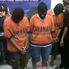 Dua dari Empat Tersangka Jaringan Narkoba Nigeria adalah Ibu dan Anak