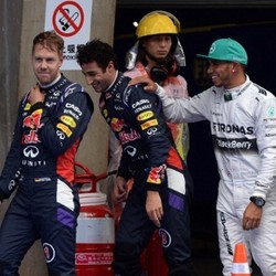 Hamilton Tetap Waspadai Red Bull