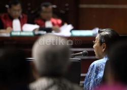 Ditanya Hati Nurani Soal Bailout, Boediono: Keputusan KSSK Benar