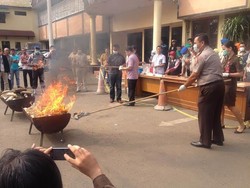 Polres Jakbar Musnahkan 48 Kg Ganja dan 1,9 Kg Sabu
