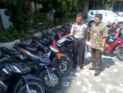 Berbekal Kunci L Buatan Sendiri, 2 Pria Ini Butuh Sekian Detik untuk Curi Motor