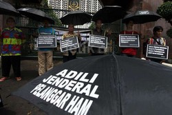 Penegakan HAM dalam Demokrasi