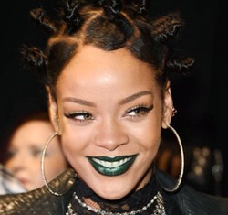 Instagram Tutup Akun Rihanna Karena Sering Pamer Foto Nakal?