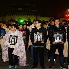 Orangtua Korban Tragedi Feri Sewol Desak Bertemu Presiden Korsel