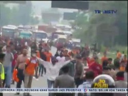 Dilarang Beri Dukungan, Ribuan Jakmania Ngamuk dan Blokir Tol Cipularang