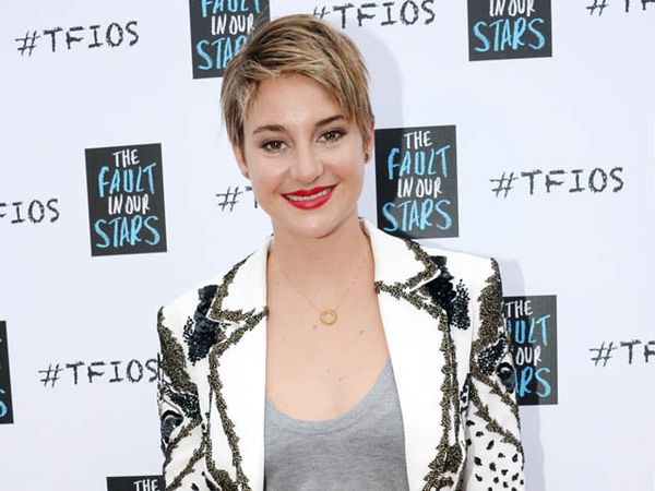 Gaya Boyish Shailene Woodley Berambut Cepak