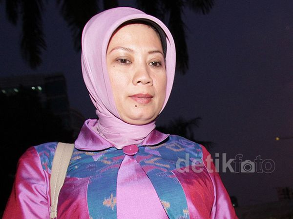 Rachmat Yasin Dijenguk Istri