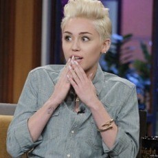 Duh! Miley Cyrus Dorong Fans-nya untuk Isap Ganja