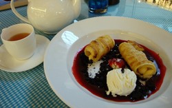 Lady Alice Tearoom: Ngeteh Cantik sambil Mencicipi Chimney Cake