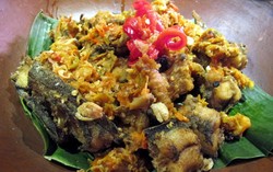 Nikmat Sedap Sangu Tutug Oncom dan Ulukutek Oncom di Cafe Gran Via